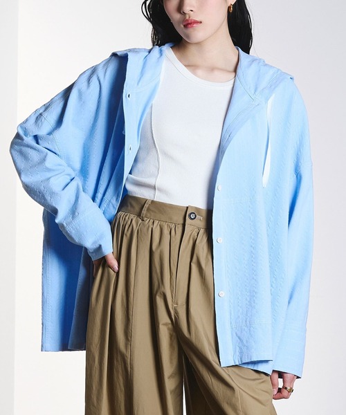 ROSE BUD(ローズバッド)の「(CREOLME)STRIPE HOODED BIG SHIRT(シャツ/ブラウス・レディース・ホワイト/ライトブルー・ONE SIZE)」の2枚目の写真