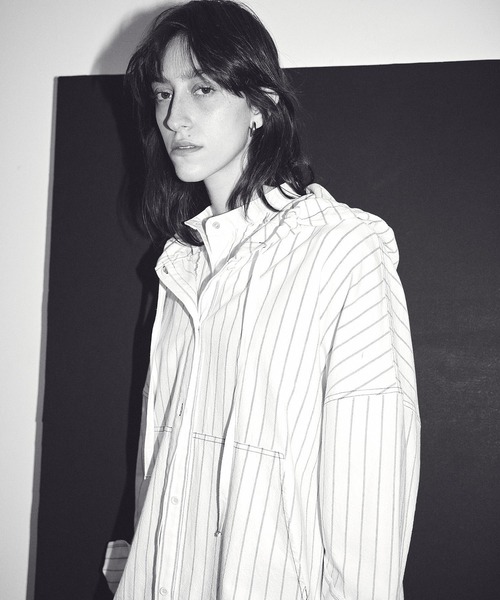 ROSE BUD(ローズバッド)の「(CREOLME)STRIPE HOODED BIG SHIRT(シャツ/ブラウス・レディース・ホワイト/ライトブルー・ONE SIZE)」の3枚目の写真