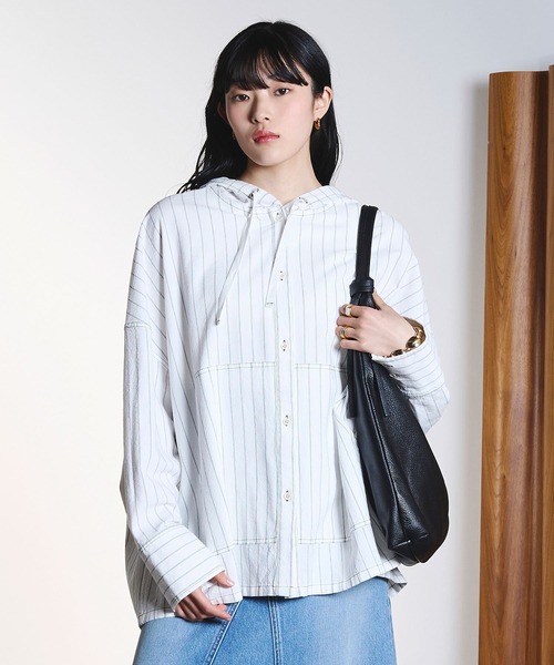 ROSE BUD(ローズバッド)の「(CREOLME)STRIPE HOODED BIG SHIRT(シャツ/ブラウス・レディース・ホワイト/ライトブルー・ONE SIZE)」の5枚目の写真