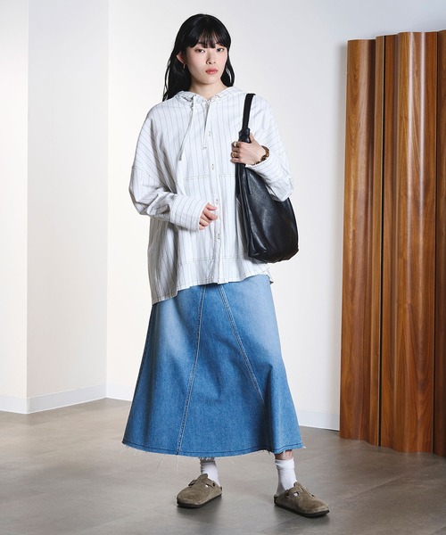 ROSE BUD(ローズバッド)の「(CREOLME)STRIPE HOODED BIG SHIRT(シャツ/ブラウス・レディース・ホワイト/ライトブルー・ONE SIZE)」の6枚目の写真