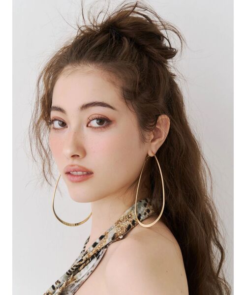 EVRIS（エヴリス）の「BIG WIDE HOOP ピアス（ピアス（両耳用）・レディース・シルバー/ゴールド・FREE）」の3枚目の写真