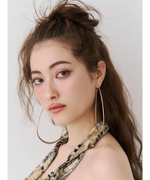 EVRIS（エヴリス）の「BIG WIDE HOOP ピアス（ピアス（両耳用）・レディース・シルバー/ゴールド・FREE）」の4枚目の写真