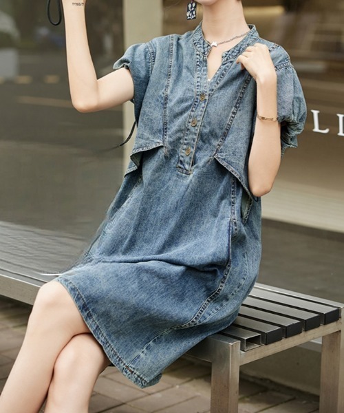 FAVORITO(ファヴォリート)の「デニムVネックワンピース(ワンピース・レディース・ブルー・XL/L/M/S)」の3枚目の写真