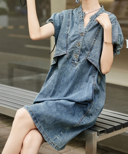 FAVORITO(ファヴォリート)の「デニムVネックワンピース(ワンピース・レディース・ブルー・XL/L/M/S)」の2枚目の写真