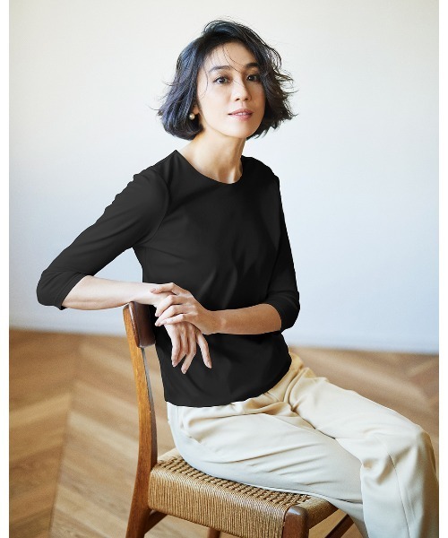 DoCLASSE( ドゥクラッセ)の「クルーネック/7分袖・DoT(Tシャツ/カットソー・レディース・ブルー/ブラック/イエロー/ネイビー/ダークネイビー・L/M/S)」の2枚目の写真