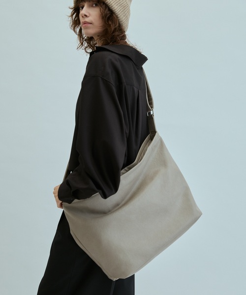 cii(シー)の「【UNISEX】Smooth PU travel bag / スムースPUトラベルバッグ(ショルダーバッグ・メンズ・ブラウン/ブラック/ベージュ・FREE)」の3枚目の写真