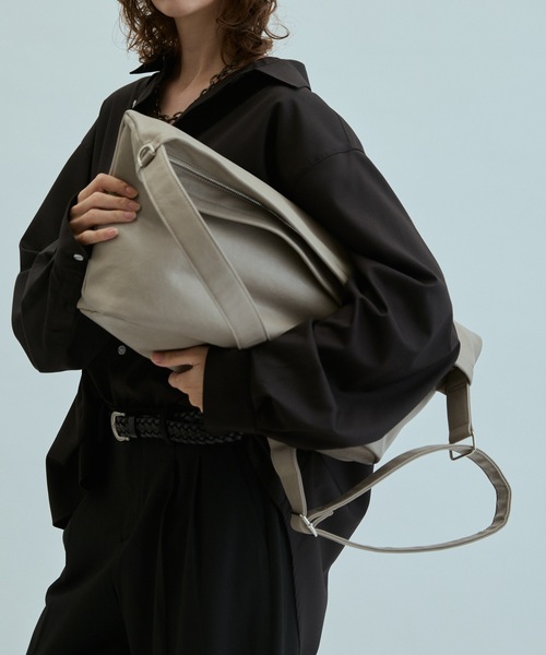 cii(シー)の「【UNISEX】Smooth PU travel bag / スムースPUトラベルバッグ(ショルダーバッグ・メンズ・ブラウン/ブラック/ベージュ・FREE)」の15枚目の写真