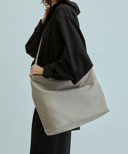 cii(シー)の「【UNISEX】Smooth PU travel bag / スムースPUトラベルバッグ(ショルダーバッグ・メンズ・ブラウン/ブラック/ベージュ・FREE)」の14枚目の写真