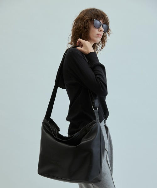 cii(シー)の「【UNISEX】Smooth PU travel bag / スムースPUトラベルバッグ(ショルダーバッグ・メンズ・ブラウン/ブラック/ベージュ・FREE)」の9枚目の写真
