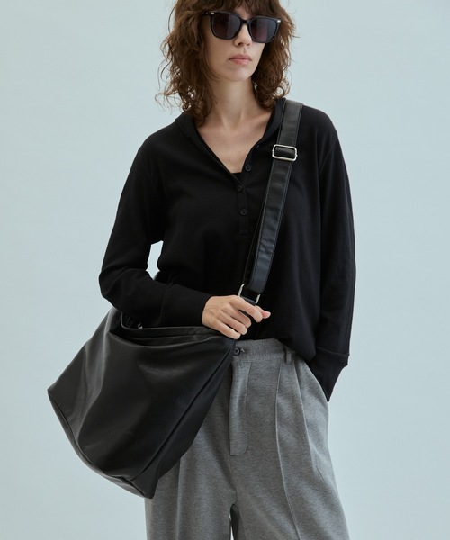 cii(シー)の「【UNISEX】Smooth PU travel bag / スムースPUトラベルバッグ(ショルダーバッグ・メンズ・ブラウン/ブラック/ベージュ・FREE)」の4枚目の写真