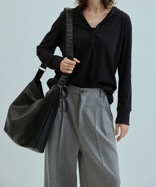 cii(シー)の「【UNISEX】Smooth PU travel bag / スムースPUトラベルバッグ(ショルダーバッグ・メンズ・ブラウン/ブラック/ベージュ・FREE)」の8枚目の写真