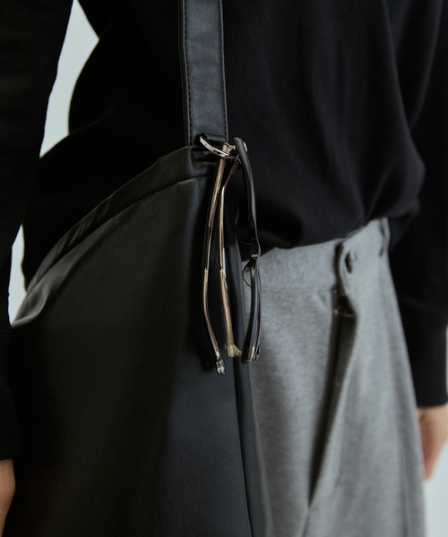 cii(シー)の「【UNISEX】Smooth PU travel bag / スムースPUトラベルバッグ(ショルダーバッグ・メンズ・ブラウン/ブラック/ベージュ・FREE)」の10枚目の写真