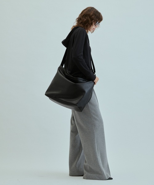 cii(シー)の「【UNISEX】Smooth PU travel bag / スムースPUトラベルバッグ(ショルダーバッグ・メンズ・ブラウン/ブラック/ベージュ・FREE)」の13枚目の写真