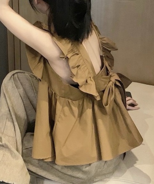 SHOUYO(ショウヨウ)の「バックリボンで後ろ姿まで可愛いフリルノースリーブペプラムブラウス / 韓国ガーリートップス(シャツ/ブラウス・レディース・ベージュ/ダークブラウン・M)」の12枚目の写真