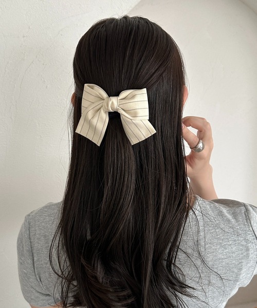 apres jour mignon(アプレジュールミニョン)の「【apresjour mignon×ARIAZ】ストライプリボンバレッタ(ヘアピン・レディース・ブラック/アイボリー・ONESIZE)」の3枚目の写真