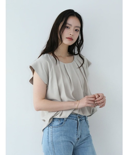 fifth（フィフス）の「肩まわり華奢見えタックフレンチブラウス（シャツ/ブラウス・レディース・ブラック/ホワイト/ブルーグレー/ベージュ・M）」の4枚目の写真