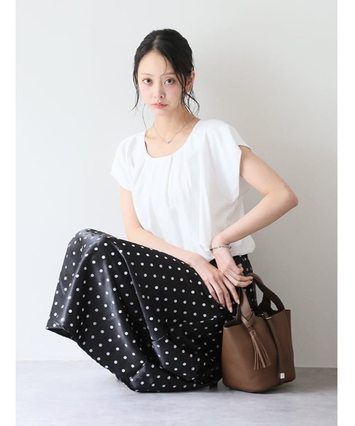 fifth（フィフス）の「肩まわり華奢見えタックフレンチブラウス（シャツ/ブラウス・レディース・ブラック/ホワイト/ブルーグレー/ベージュ・M）」の2枚目の写真