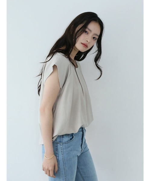fifth（フィフス）の「肩まわり華奢見えタックフレンチブラウス（シャツ/ブラウス・レディース・ブラック/ホワイト/ブルーグレー/ベージュ・M）」の7枚目の写真
