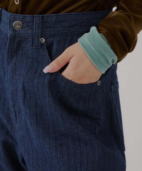 WHIMSIC（ウィムジック）の「【UNISEX/2サイズ展開】ストライプデニムスラッカーパンツ（デニムパンツ・メンズ・インディゴブルー/ブラック・2/1）」の9枚目の写真