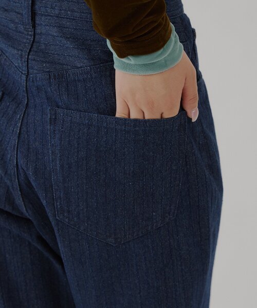 WHIMSIC（ウィムジック）の「【UNISEX/2サイズ展開】ストライプデニムスラッカーパンツ（デニムパンツ・メンズ・インディゴブルー/ブラック・2/1）」の11枚目の写真