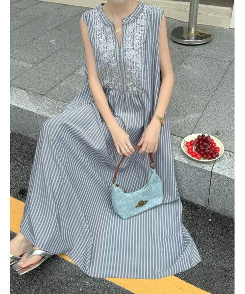 FAVORITO(ファヴォリート)の「ノースリーブ刺繍ワンピース(ワンピース・レディース・ホワイト/ピンク/ベージュ/グレー/ブルー/パープル/ライトグリーン/グリーン・F)」の11枚目の写真