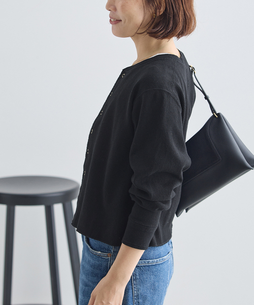 journal standard L'essage(ジャーナルスタンダードレサージュ)の「サーマルクルーネックロングTシャツ(Tシャツ/カットソー・レディース・ブラック/アイボリー・FREE)」の6枚目の写真