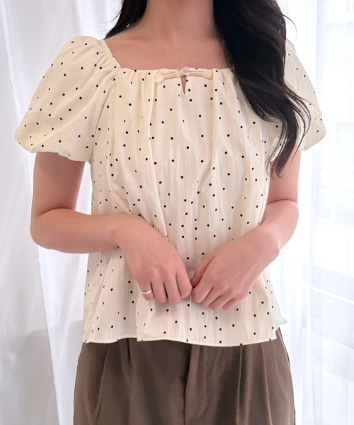 merrylatte(メリーラテ)の「ドット柄バックリボントップス(ニット/セーター・レディース・ドット・MEDIUM)」の2枚目の写真