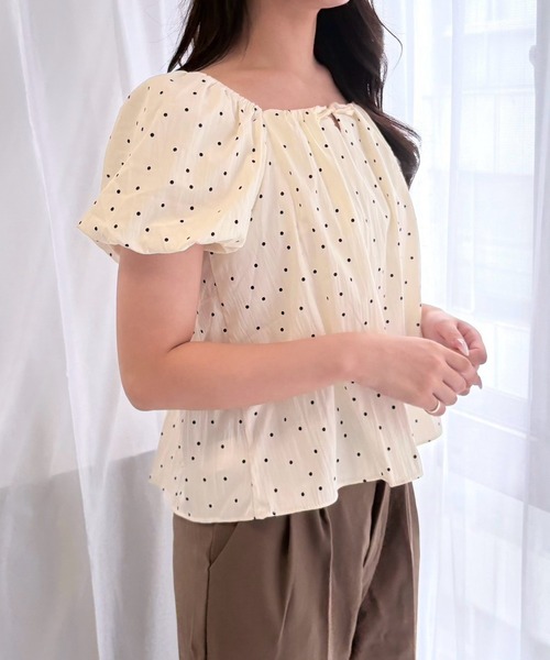 merrylatte(メリーラテ)の「ドット柄バックリボントップス(ニット/セーター・レディース・ドット・MEDIUM)」の5枚目の写真