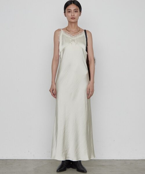 LOUNGEDRESS（ラウンジドレス）の「《幅広いシーンで活躍》レースキャミワンピース（ワンピース・レディース・アイボリー/ブラック/ベージュ・FREE）」の5枚目の写真
