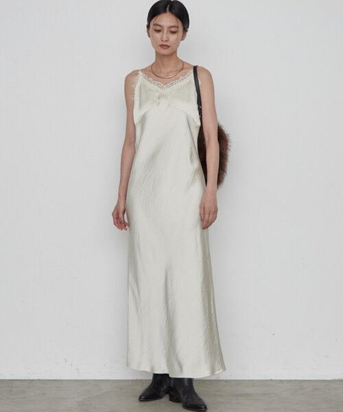 LOUNGEDRESS（ラウンジドレス）の「《幅広いシーンで活躍》レースキャミワンピース（ワンピース・レディース・アイボリー/ブラック/ベージュ・FREE）」の6枚目の写真