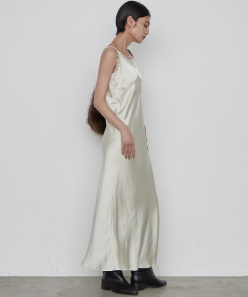 LOUNGEDRESS（ラウンジドレス）の「《幅広いシーンで活躍》レースキャミワンピース（ワンピース・レディース・アイボリー/ブラック/ベージュ・FREE）」の7枚目の写真