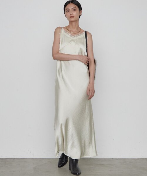 LOUNGEDRESS（ラウンジドレス）の「《幅広いシーンで活躍》レースキャミワンピース（ワンピース・レディース・アイボリー/ブラック/ベージュ・FREE）」の9枚目の写真