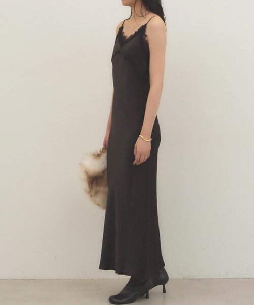 LOUNGEDRESS（ラウンジドレス）の「《幅広いシーンで活躍》レースキャミワンピース（ワンピース・レディース・アイボリー/ブラック/ベージュ・FREE）」の14枚目の写真