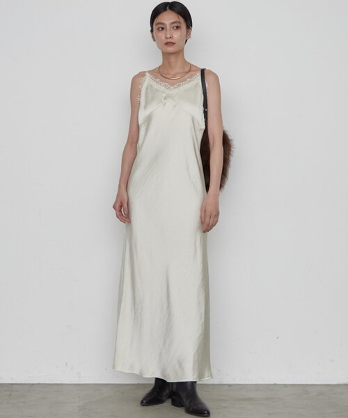 LOUNGEDRESS（ラウンジドレス）の「《幅広いシーンで活躍》レースキャミワンピース（ワンピース・レディース・アイボリー/ブラック/ベージュ・FREE）」の4枚目の写真
