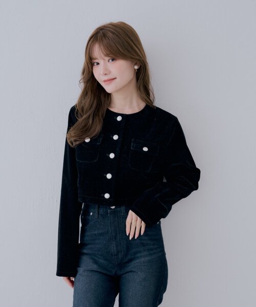 Chico（チコ）の「【SALON by Chico】取り外し裾フリル金釦ショートジャケット（ブルゾン・レディース・キャメル/ブラック系その他3/ブラック系その他2/ブラウン系その他3・FREE）」の10枚目の写真
