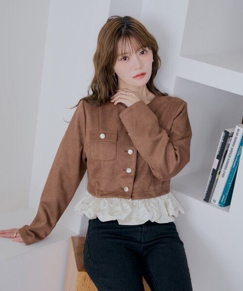 Chico（チコ）の「【SALON by Chico】取り外し裾フリル金釦ショートジャケット（ブルゾン・レディース・キャメル/ブラック系その他3/ブラック系その他2/ブラウン系その他3・FREE）」の22枚目の写真