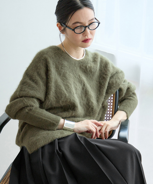 journal standard L'essage(ジャーナルスタンダードレサージュ)の「《一部WEB限定カラー/追加》FOX CASHMERE Vネックプルオーバー(ニット/セーター・レディース・レッド/ベージュ/オリーブ/ネイビー/ピンク系その他・FREE)」の2枚目の写真