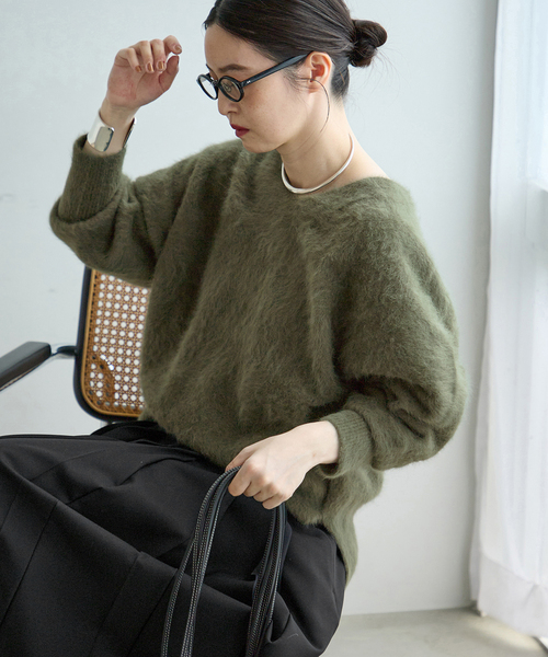 journal standard L'essage(ジャーナルスタンダードレサージュ)の「《一部WEB限定カラー/追加》FOX CASHMERE Vネックプルオーバー(ニット/セーター・レディース・レッド/ベージュ/オリーブ/ネイビー/ピンク系その他・FREE)」の17枚目の写真