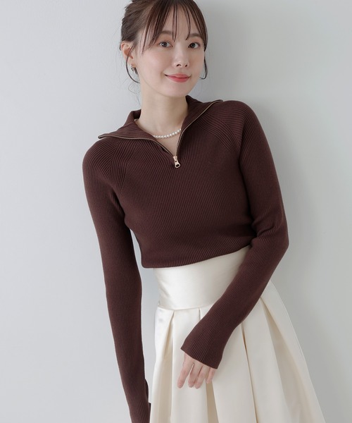 AMUU. PRECIEUSE(アムープレシューズ)の「ハイネックジップニットプルオーバー(ニット/セーター・レディース・ピンク/ブラウン/アイボリー/チャコールグレー/ボルドー・FREE)」の3枚目の写真