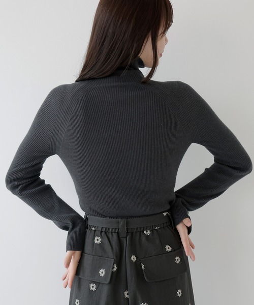 AMUU. PRECIEUSE(アムープレシューズ)の「ハイネックジップニットプルオーバー(ニット/セーター・レディース・ピンク/ブラウン/アイボリー/チャコールグレー/ボルドー・FREE)」の20枚目の写真