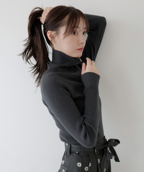 AMUU. PRECIEUSE(アムープレシューズ)の「ハイネックジップニットプルオーバー(ニット/セーター・レディース・ピンク/ブラウン/アイボリー/チャコールグレー/ボルドー・FREE)」の21枚目の写真