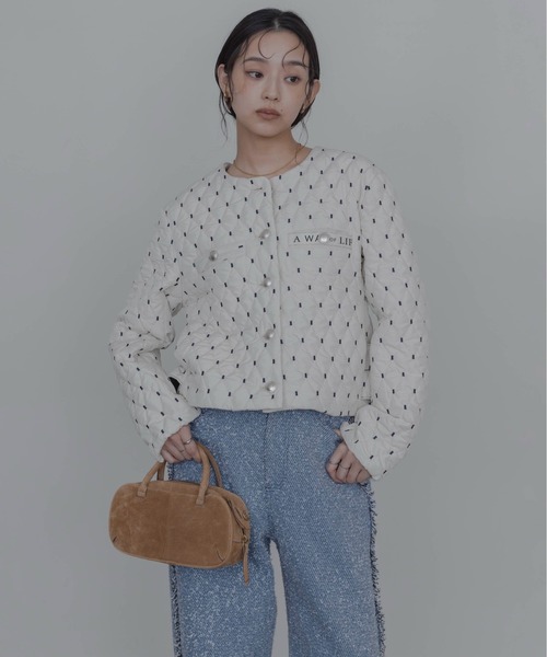 Eimee Law(エイミーロウ)の「ダイヤキルト バックフリル中綿ジャケット(ノーカラージャケット・レディース・アイボリー/ブラウン/ブラック・FREE)」の7枚目の写真