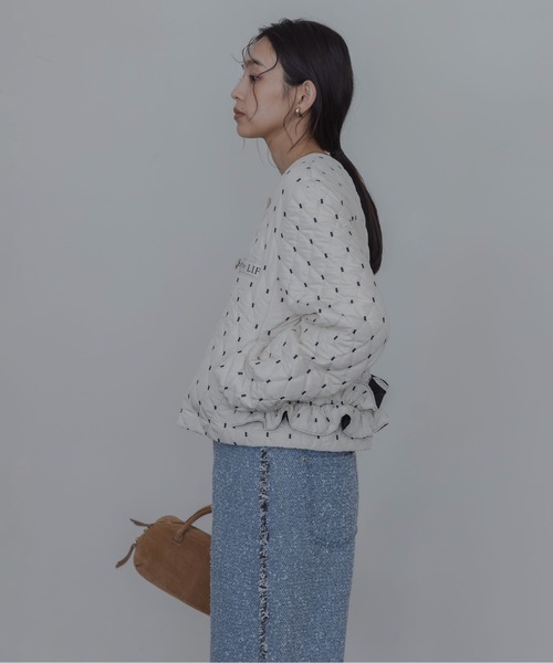 Eimee Law(エイミーロウ)の「ダイヤキルト バックフリル中綿ジャケット(ノーカラージャケット・レディース・アイボリー/ブラウン/ブラック・FREE)」の8枚目の写真