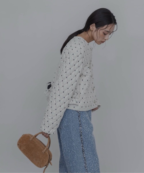 Eimee Law(エイミーロウ)の「ダイヤキルト バックフリル中綿ジャケット(ノーカラージャケット・レディース・アイボリー/ブラウン/ブラック・FREE)」の10枚目の写真