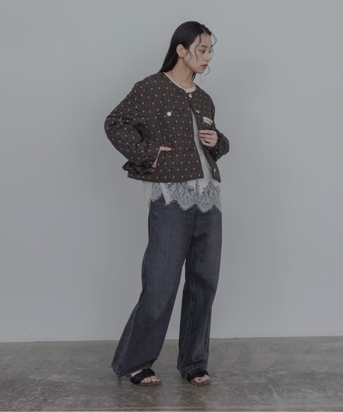 Eimee Law(エイミーロウ)の「ダイヤキルト バックフリル中綿ジャケット(ノーカラージャケット・レディース・アイボリー/ブラウン/ブラック・FREE)」の14枚目の写真