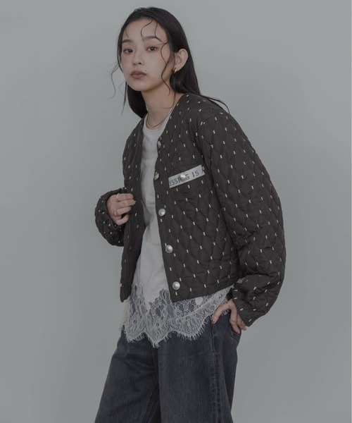 Eimee Law(エイミーロウ)の「ダイヤキルト バックフリル中綿ジャケット(ノーカラージャケット・レディース・アイボリー/ブラウン/ブラック・FREE)」の16枚目の写真