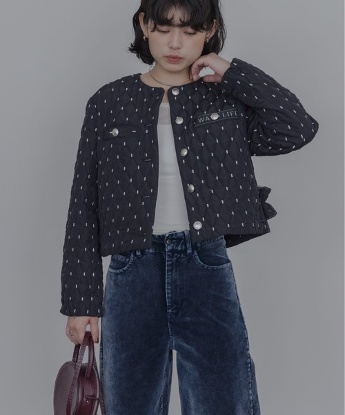 Eimee Law(エイミーロウ)の「ダイヤキルト バックフリル中綿ジャケット(ノーカラージャケット・レディース・アイボリー/ブラウン/ブラック・FREE)」の22枚目の写真