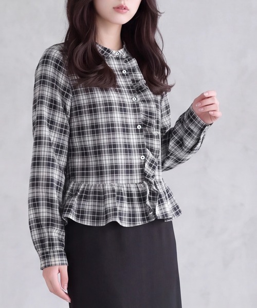 TRUDEA(トルディア)の「フリルシャツブラウス(チェック/ストライプ/無地)(シャツ/ブラウス・レディース・ブルー/サックスブルー/ブラック・MEDIUM)」の1枚目の写真