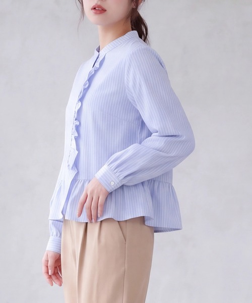 TRUDEA(トルディア)の「フリルシャツブラウス(チェック/ストライプ/無地)(シャツ/ブラウス・レディース・ブルー/サックスブルー/ブラック・MEDIUM)」の8枚目の写真