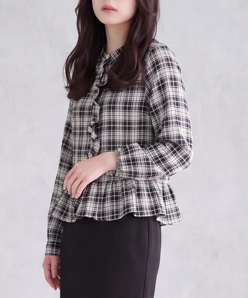 TRUDEA(トルディア)の「フリルシャツブラウス(チェック/ストライプ/無地)(シャツ/ブラウス・レディース・ブルー/サックスブルー/ブラック・MEDIUM)」の18枚目の写真